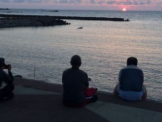 交信の合間に眺める風合瀬海岸の夕日（ＨＰから）_640.jpg