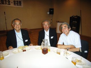 左から山之内会長、平川支部長、佐藤前支部長_800.jpg